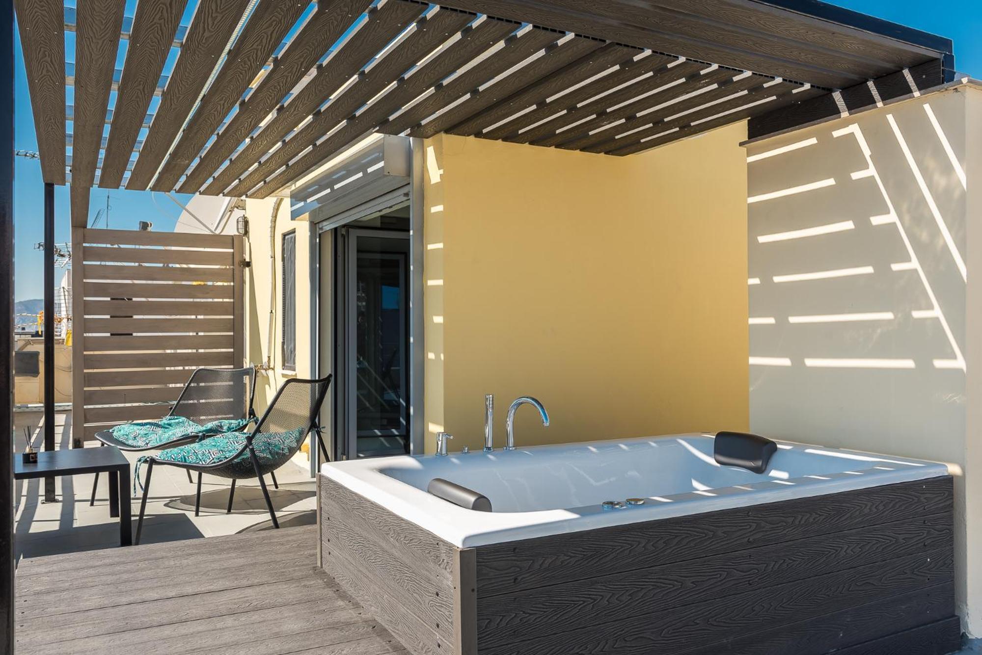 Acropolis View Mini Sky Suite & Hot Tub アテネ エクステリア 写真