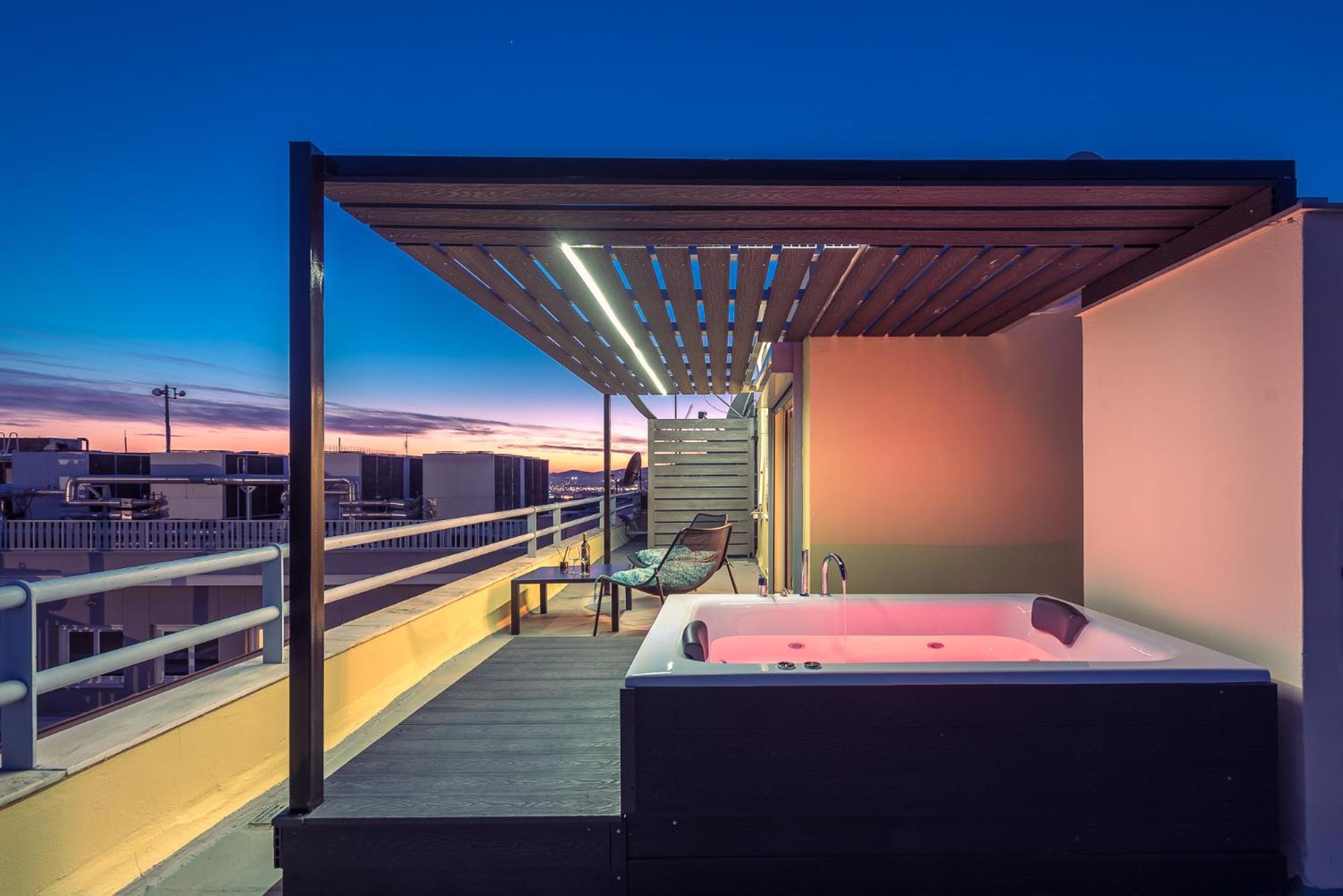 Acropolis View Mini Sky Suite & Hot Tub アテネ エクステリア 写真